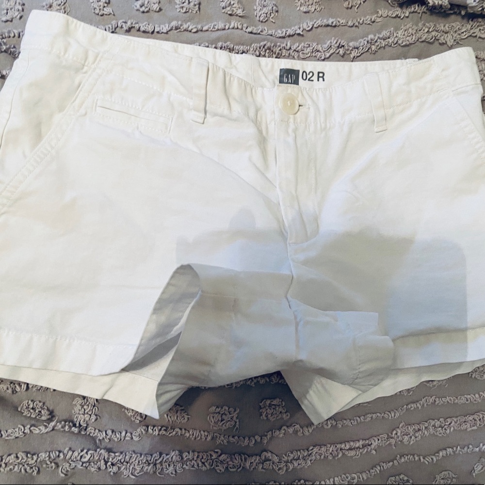 Gap size 2 shorts